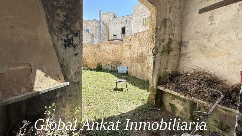 Foto fa04ce29-24c8-4094-92a7-c7e26d133572. Casa amb xemeneia a Felanitx poble Felanitx