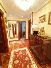 Piso  Plaza de roma. Precioso piso amplio de cuatro dormitorios, salón - comedor con