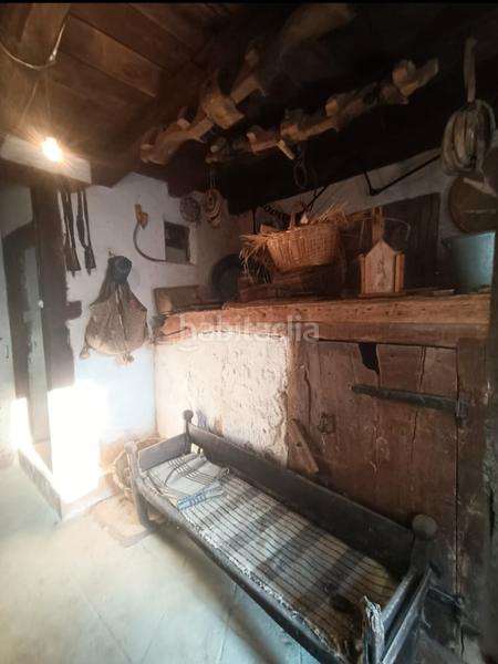 Foto bcfd35be-03cf-464e-8fed-cd24fd1cc2a3. Casa aparellada a Villasur de Herreros