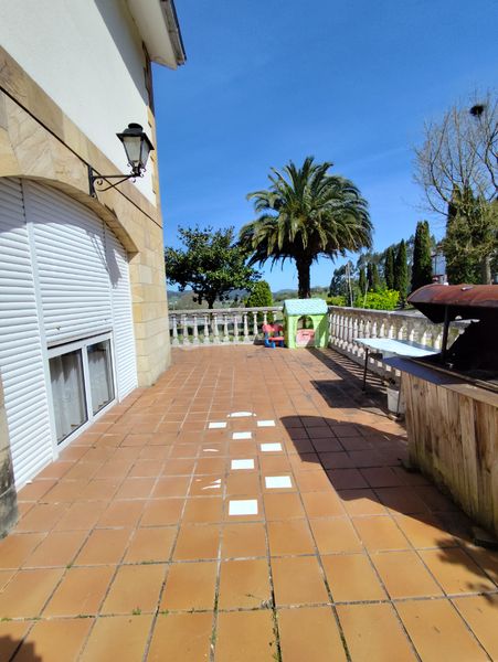 Foto 16512f32-7607-4fe1-8601-5828e0e0e1c9. Xalet amb xemeneia calefacció aparcament piscina a Bareyo