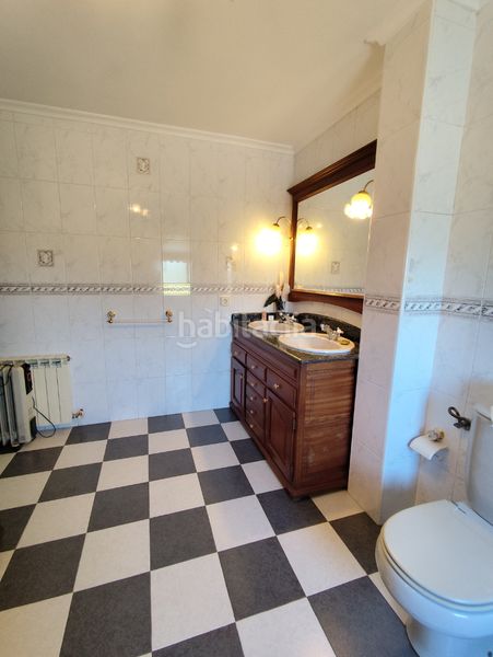 Foto 186b9846-af32-4058-b19e-191c7efeae11. Xalet amb xemeneia calefacció aparcament piscina a Bareyo