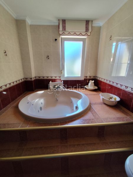 Foto 5068a68f-d967-4db6-a3f2-6c8fb1e04d99. Xalet amb xemeneia calefacció aparcament piscina a Bareyo