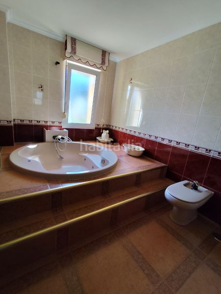 Foto 5a9da7ff-ce9e-4512-a870-cc45be4653b2. Xalet amb xemeneia calefacció aparcament piscina a Bareyo