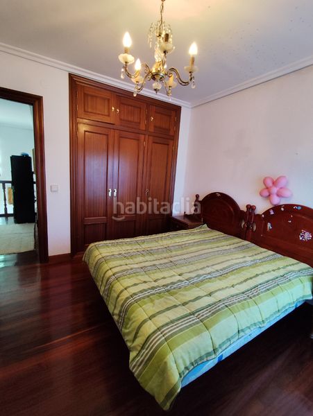 Foto 7b5d14af-f741-4a4f-8e41-08ee94cec496. Xalet amb xemeneia calefacció aparcament piscina a Bareyo