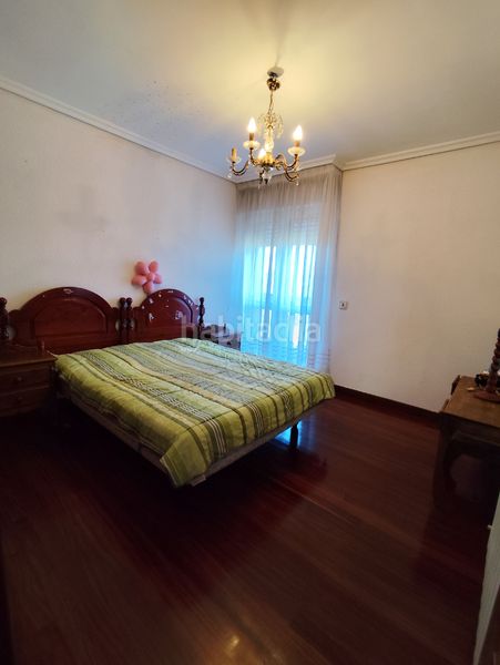 Foto 89aa5375-c3b4-401d-84d6-f17bca60bd00. Xalet amb xemeneia calefacció aparcament piscina a Bareyo