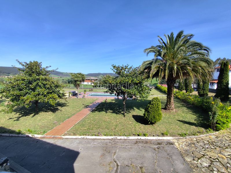 Foto d0bf8e0b-e445-429b-81ee-c2d11aa8a447. Xalet amb xemeneia calefacció aparcament piscina a Bareyo