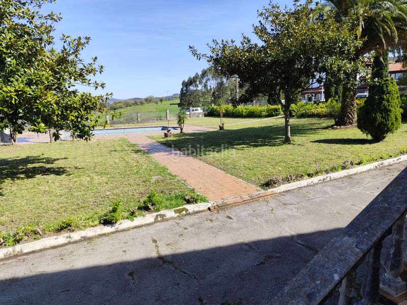 Foto d8a7b002-fbd0-4a3f-899d-40ee97686fa5. Xalet amb xemeneia calefacció aparcament piscina a Bareyo