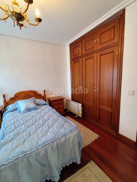 Foto f950c706-df25-4c41-80d0-761da93a3837. Xalet amb xemeneia calefacció aparcament piscina a Bareyo