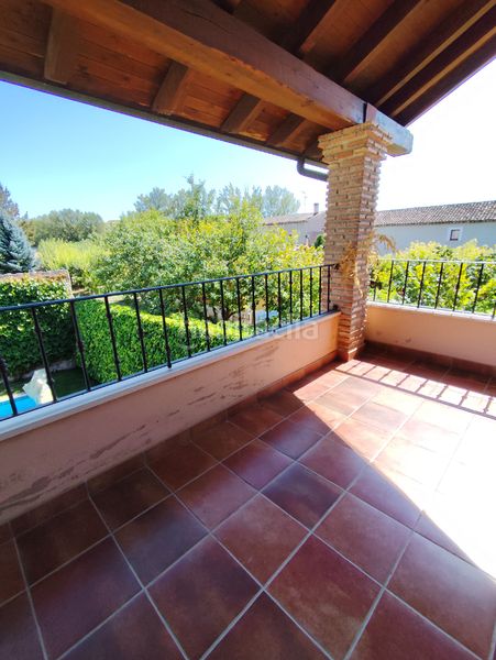 Foto 4cb4b0d8-3933-4ba7-8536-12da3dc59579. Casa amb xemeneia calefacció aparcament piscina a Quintanillas (Las)