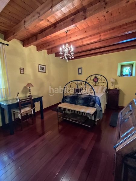 Foto a8641f22-e350-4c5c-892a-baca7e3a4824. Casa amb xemeneia calefacció aparcament piscina a Quintanillas (Las)