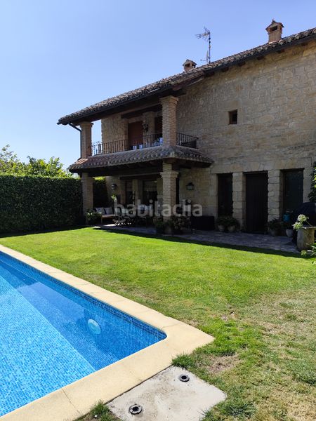 Foto d3019b81-b15c-4cfd-9ff9-00394dc3a8e6. Casa amb xemeneia calefacció aparcament piscina a Quintanillas (Las)