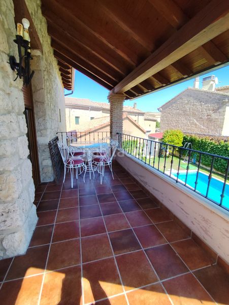 Foto d451505b-5999-4b29-b34e-1b65e1aac21f. Casa amb xemeneia calefacció aparcament piscina a Quintanillas (Las)