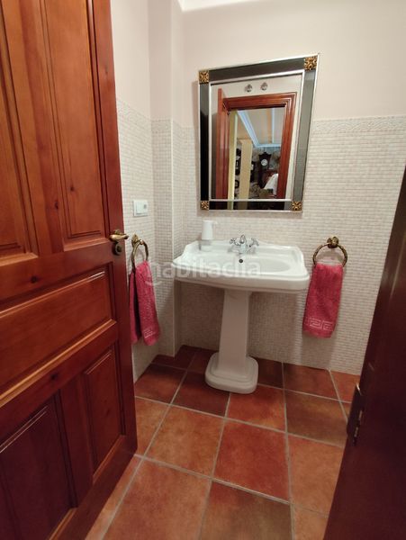 Foto eb42bc66-6e2b-4d55-8440-25141a991695. Casa amb xemeneia calefacció aparcament piscina a Quintanillas (Las)