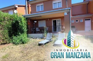 Towny house in Calle logroño 28. Casa de 4 dormitorios