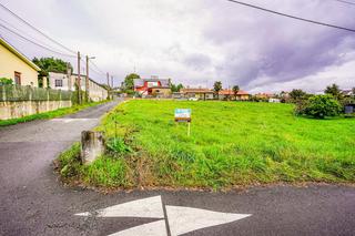 Terreny residencial a Nós. Solar urbano en oleiros a tan  solo 3,8 km de la playa !!