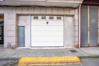 Rent Business premise in Carballo. Alquiler de  local con sótano en calle tarragona, carballo por s