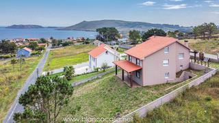 Maison à Malpica de Bergantiños. Tu refugio perfecto en seiruga espaciosa casa con terreno y con