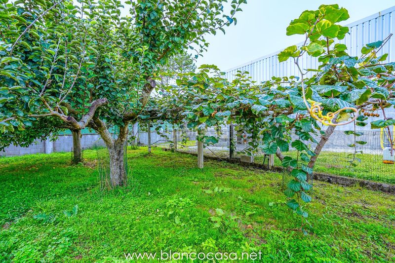 Foto f566ba22-fa83-4c79-92f0-e3e892667b02. Finca rústica a Zas