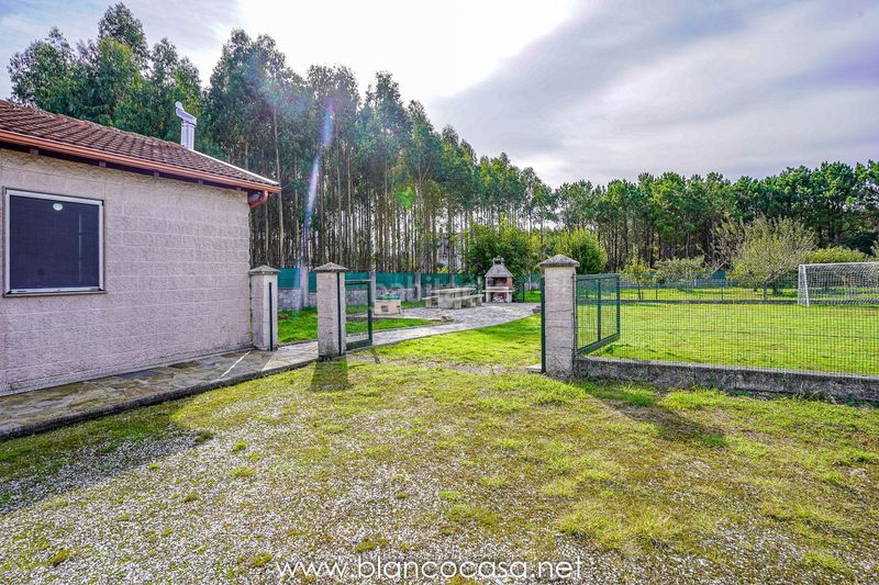 Foto fa7e573a-a6ee-4a34-b51e-4de37a598238. Finca rústica a Zas