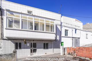 Maison à Ponteceso. Casa para reformar a 450 m. de la playa por 65.000  precio no ne