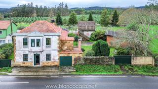 Casa a Coristanco. Interesante casa con 437 m y terreno de 3.187 m por 149.990 !