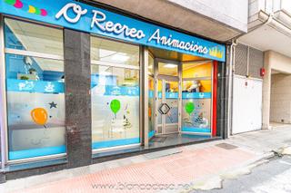 Lloguer Local Comercial a Carballo. Traspaso y alquiler local de animación infantil en carballo a co
