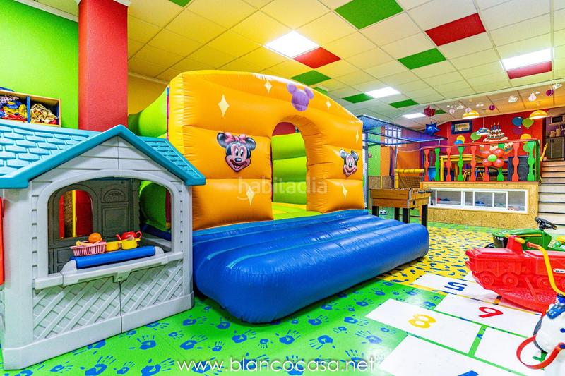 Foto 634ec06c-0d62-4dec-8ad2-34d83b9fc3f2. Location local commercial dans Carballo