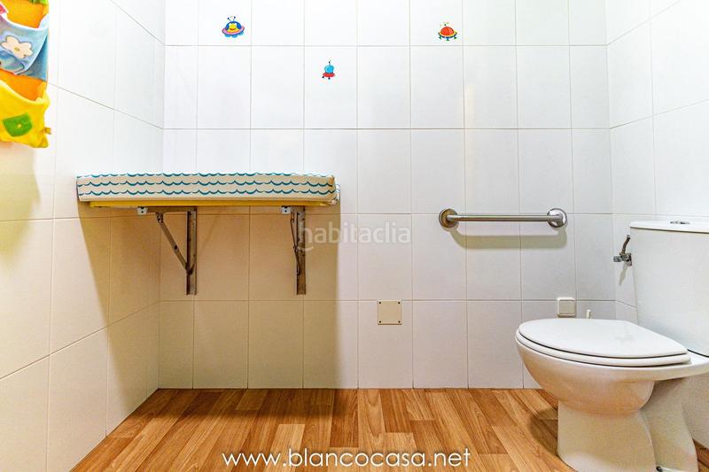 Foto ae240629-39c4-4605-a6e3-eb7e878bcb3e. Location local commercial dans Carballo