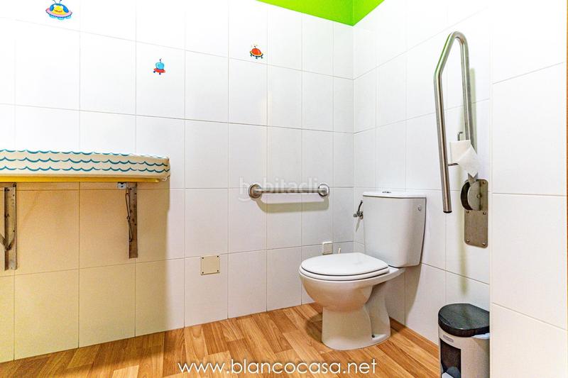 Foto ef82b79f-4d54-4b61-8603-c8637492fc6b. Location local commercial dans Carballo