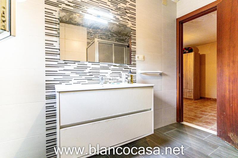 Foto b975895c-9342-4adc-a236-86fbf0b7936d. Casa  con terraza y terreno a coruña por tan solo 69.990 ! en Ponteceso