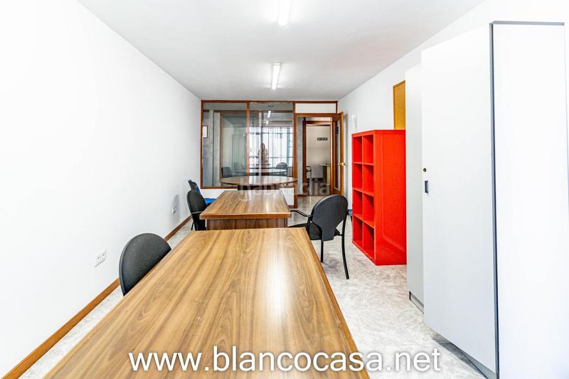 Foto b8d442c8-3ece-473f-bf23-e1af9d96c263. Miete büro in Carballo