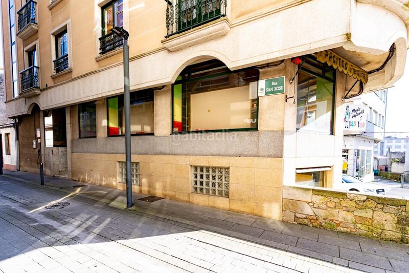 Foto a5f5cc21-b6ca-44bc-ae0f-8a4e6be17657. Local comercial local en 1 planta en pleno centro tu próximo negocio empieza aquí! en Carballo