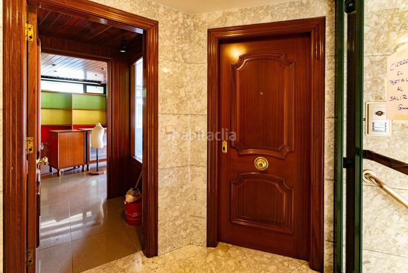 Foto a91dd221-f44e-4b51-b9b5-4f793e1cb64e. Local comercial local en 1 planta en pleno centro tu próximo negocio empieza aquí! en Carballo