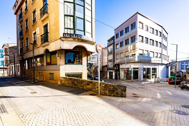 Foto dccae7e3-665a-41a5-a5bf-669645dab9e6. Local comercial local en 1 planta en pleno centro tu próximo negocio empieza aquí! en Carballo