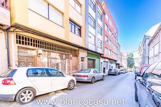 Business premise in Carballo. Oportunidad en pleno centro de carballo!  local comercial en ven