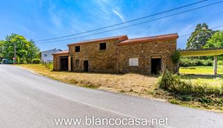 Maison à Carballo. Casa para rehabilitar y con 6.676m2 de terreno con proyecto inic