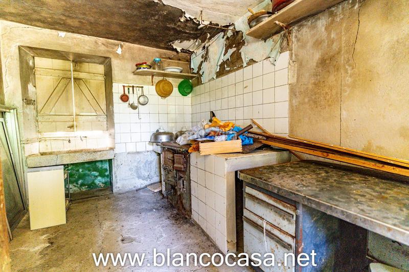 Foto 5831f07e-4843-4f6a-a01a-22cf8088ec45. Casa  para rehabilitar y con 6.676m2 de terreno con proyecto iniciado en sofán a coruña! en Carballo