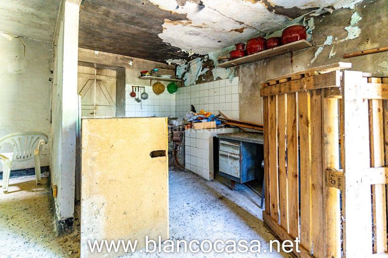 Foto 9de8d7fd-ec03-42dd-baf4-be194d3fb801. Casa  para rehabilitar y con 6.676m2 de terreno con proyecto iniciado en sofán a coruña! en Carballo