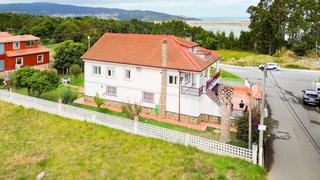 Casa a Cabana de Bergantiños. Casa con vistas espectaculares y a 350 metros de la playa en cab