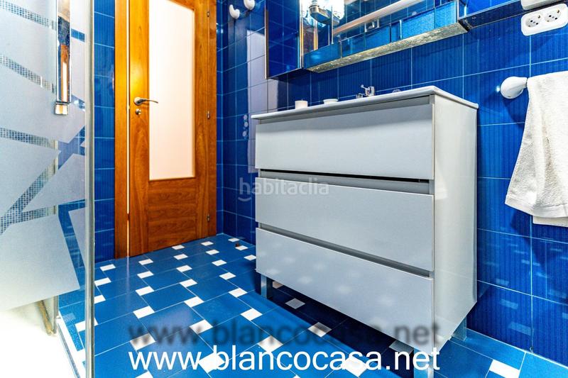 Foto b5d2a6a0-1407-44af-8bf8-13f2d8574ee0. Alquiler piso en Carballo