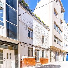 Maison à Malpica de Bergantiños. Casa en malpica a coruña para  reformar, junto al puerto y la pl