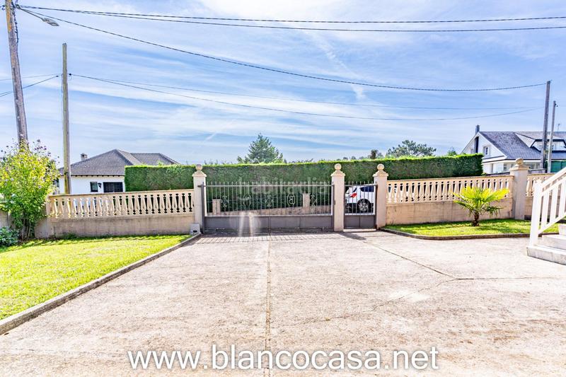 Foto 3c80a911-708a-4a67-86de-52f7f9163160. Casa  con gran terreno en xoane da estrada, 389 m construidos en parcela de 1.637 m en Carballo