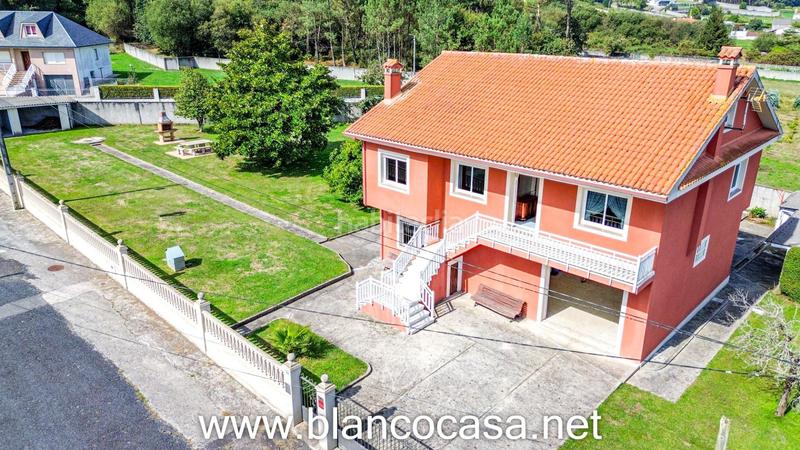 Foto 69cc076e-ab82-4687-8670-fb29e2803860. Casa  con gran terreno en xoane da estrada, 389 m construidos en parcela de 1.637 m en Carballo