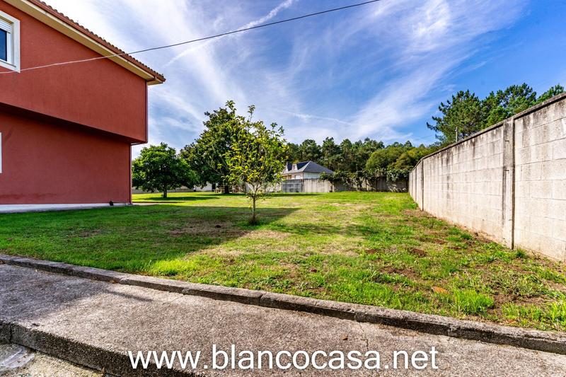 Foto 727396b8-2b40-4835-8e74-7c9027414f52. Casa  con gran terreno en xoane da estrada, 389 m construidos en parcela de 1.637 m en Carballo