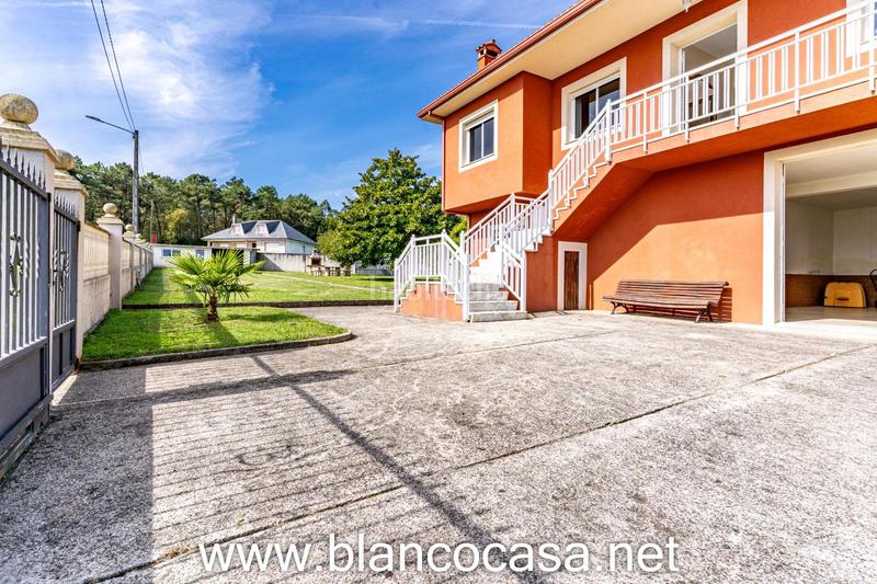 Foto 730e0c22-81cc-45a1-bb37-4628fe279132. Casa  con gran terreno en xoane da estrada, 389 m construidos en parcela de 1.637 m en Carballo