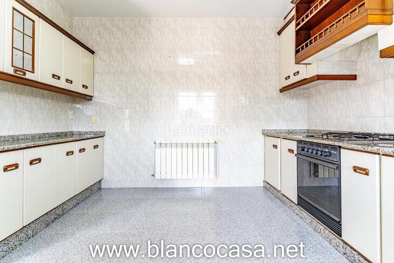 Foto bf777aab-0589-471e-8658-b4683211f79e. Casa  con gran terreno en xoane da estrada, 389 m construidos en parcela de 1.637 m en Carballo