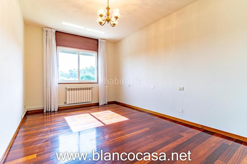 Foto d00e207c-f449-46e0-bfff-63c41450ae3e. Casa  con gran terreno en xoane da estrada, 389 m construidos en parcela de 1.637 m en Carballo