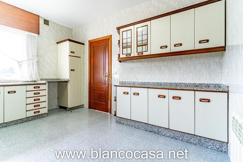 Foto d83067a3-debc-43fe-8621-9371ee8f8cb3. Casa  con gran terreno en xoane da estrada, 389 m construidos en parcela de 1.637 m en Carballo