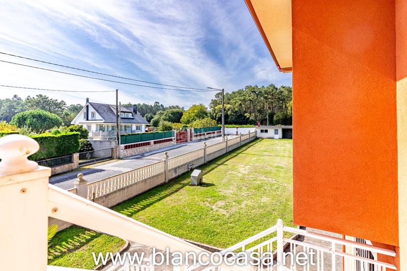 Foto e2e2ca3f-2468-44a5-b8d3-97f9ff77d4e2. Casa  con gran terreno en xoane da estrada, 389 m construidos en parcela de 1.637 m en Carballo