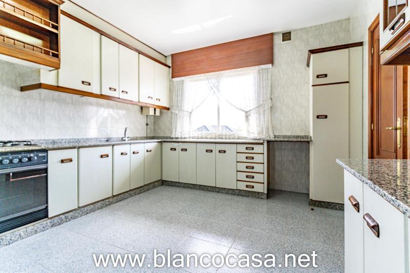 Foto fdfce843-ffdc-4434-bdcf-0689c30239d8. Casa  con gran terreno en xoane da estrada, 389 m construidos en parcela de 1.637 m en Carballo